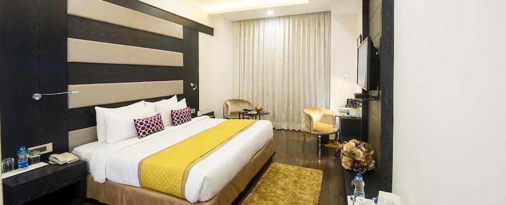 Hotel Turquoise Chandīgarh Екстериор снимка