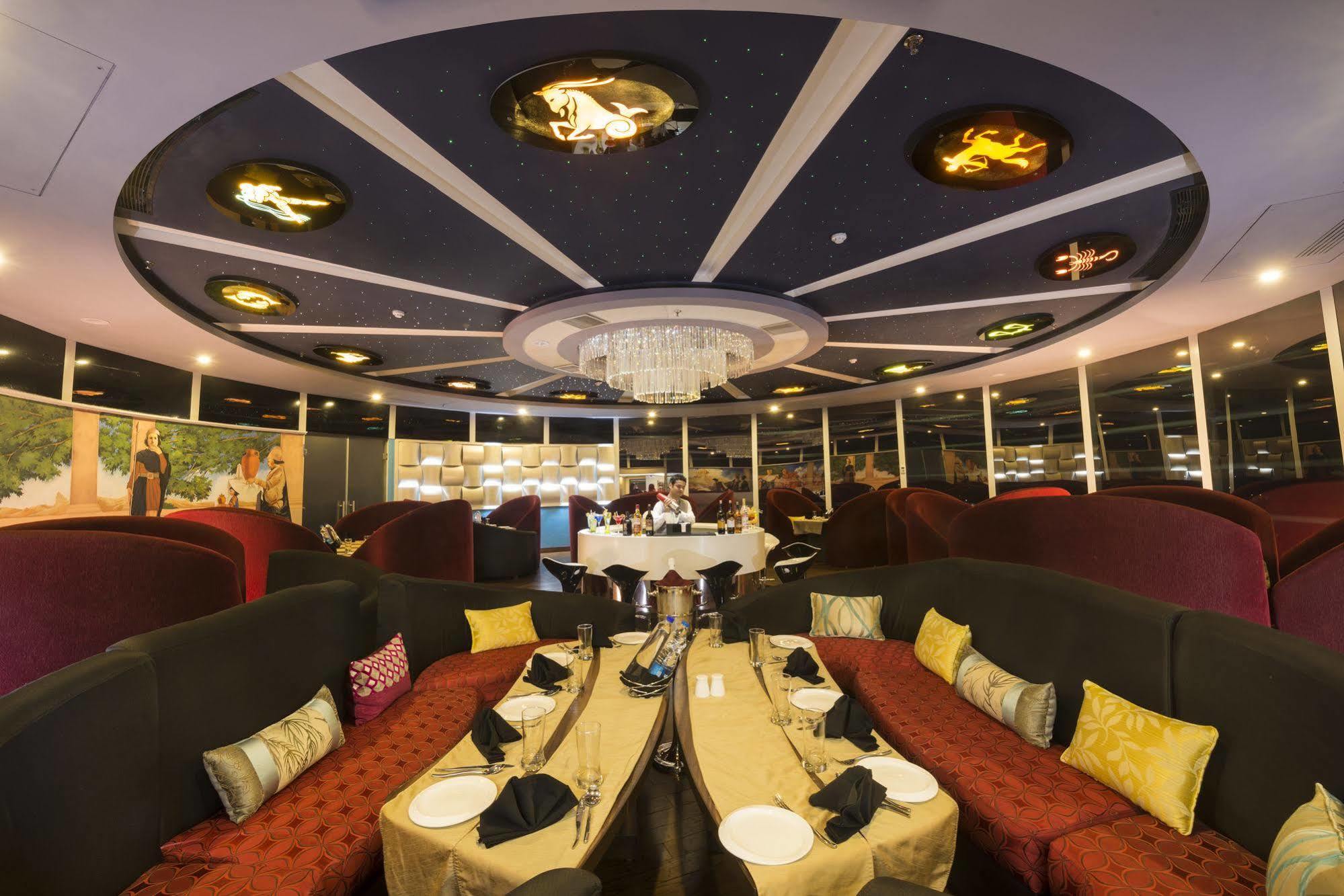 Hotel Turquoise Chandīgarh Екстериор снимка